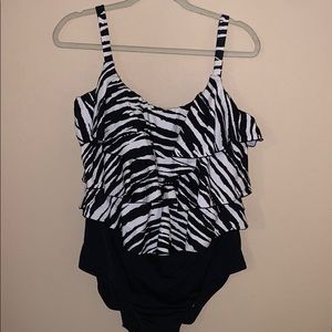 COPY - Black & White 1 piece swimsuit